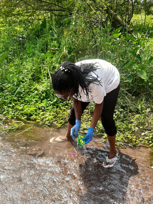 Cyizere Divine leading a cleanup exercise in Akanyaru River, Marangara, Ngozi Province, Burundi.
