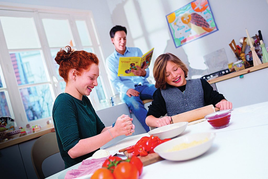 kids cooking with their guardian