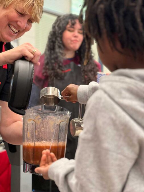 Inside Hutchison Elementary’s STEM Laboratory, Captain Planet Foundation’s CEO Leesa Carter-Jones and Graphic Design Coordinator Margeaux McClelland taught students the science behind their school’s Vitamix blender and induction burners — both included in their PLG Mobile Cooking Cart.